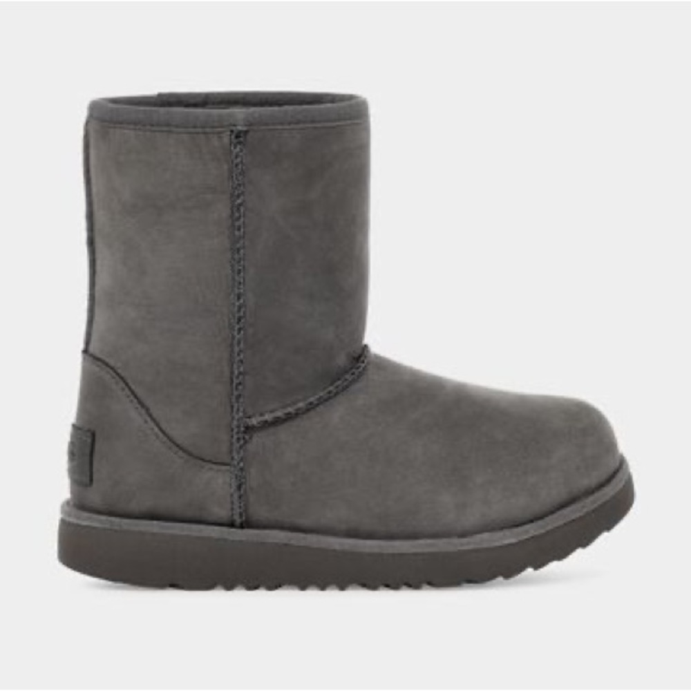 UGG Classic II Short Boot Kids Size 4